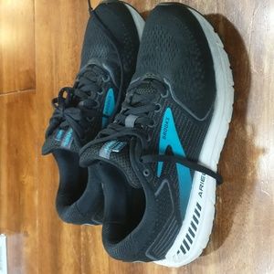 Brooks Ariel 20 running shoes